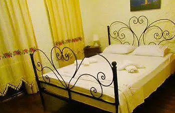 Ada Hotel *